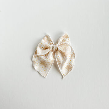 Sunshine + Daisies Fable Bow || Serged