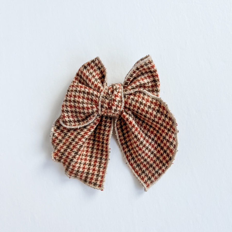 Houndstooth Fable Bow || Serged